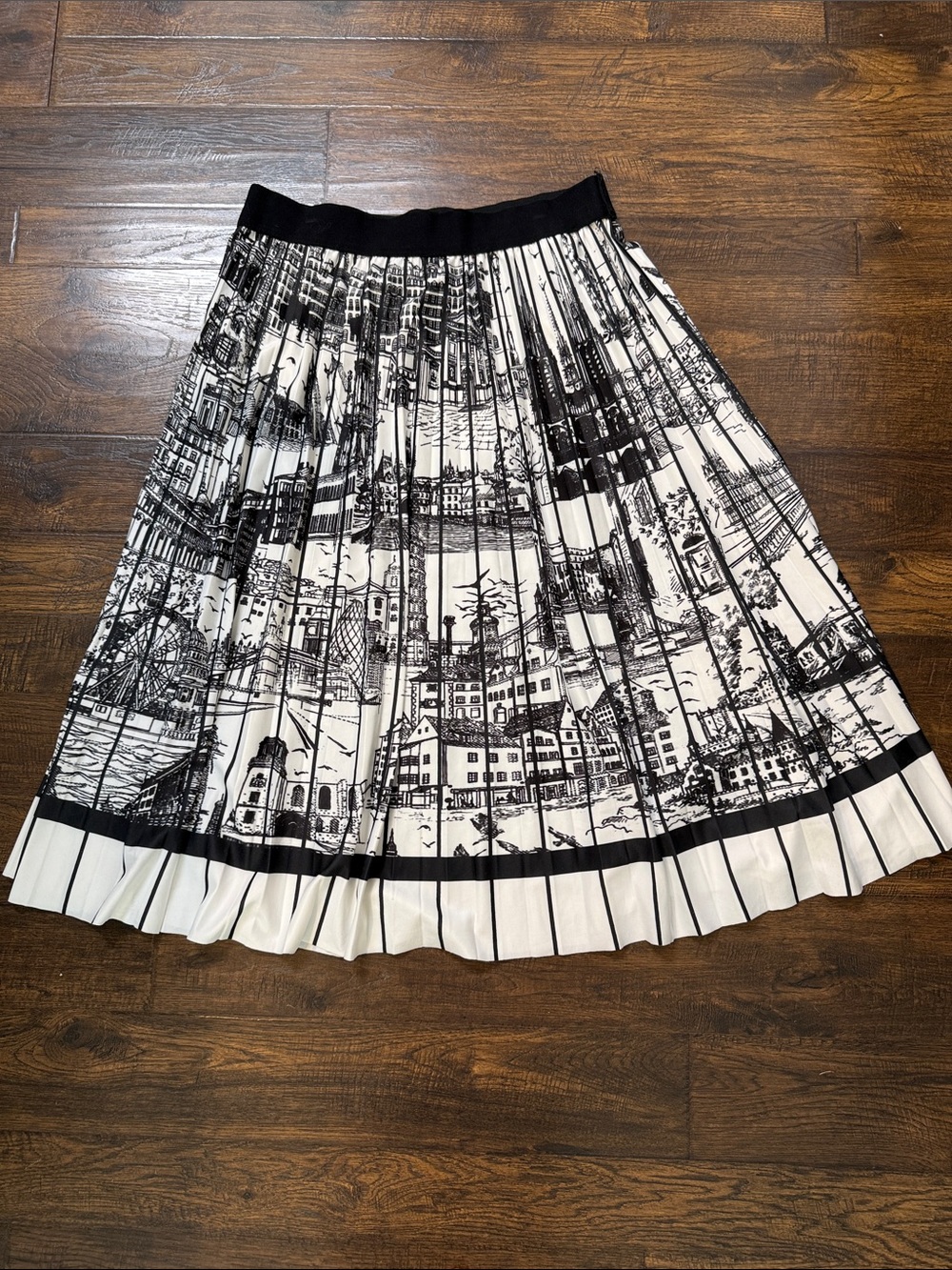 Metro Wear Black & White Scenic Pleated Midi Skirt